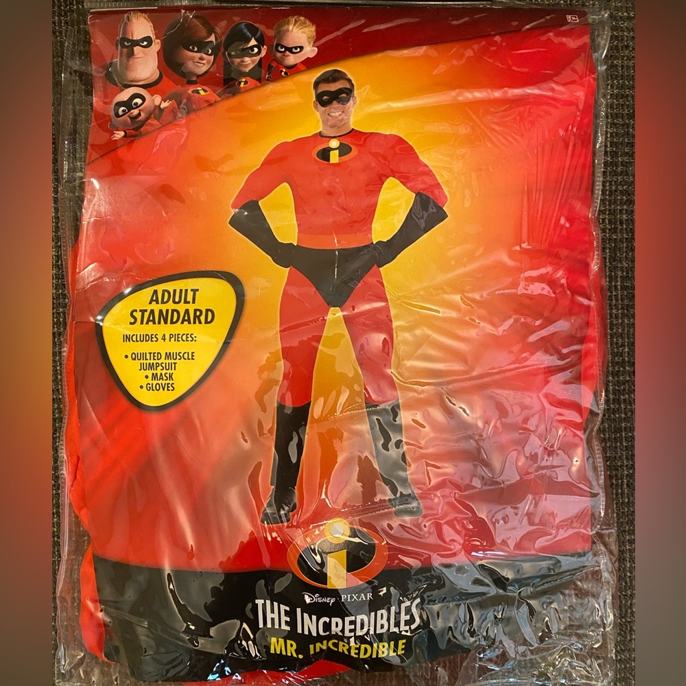 The incredible’s Mr. Incredible costume